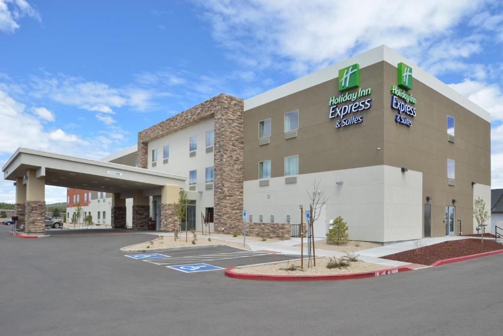 Holiday Inn Express & Suites Williams an IHG Hotel Main image 1